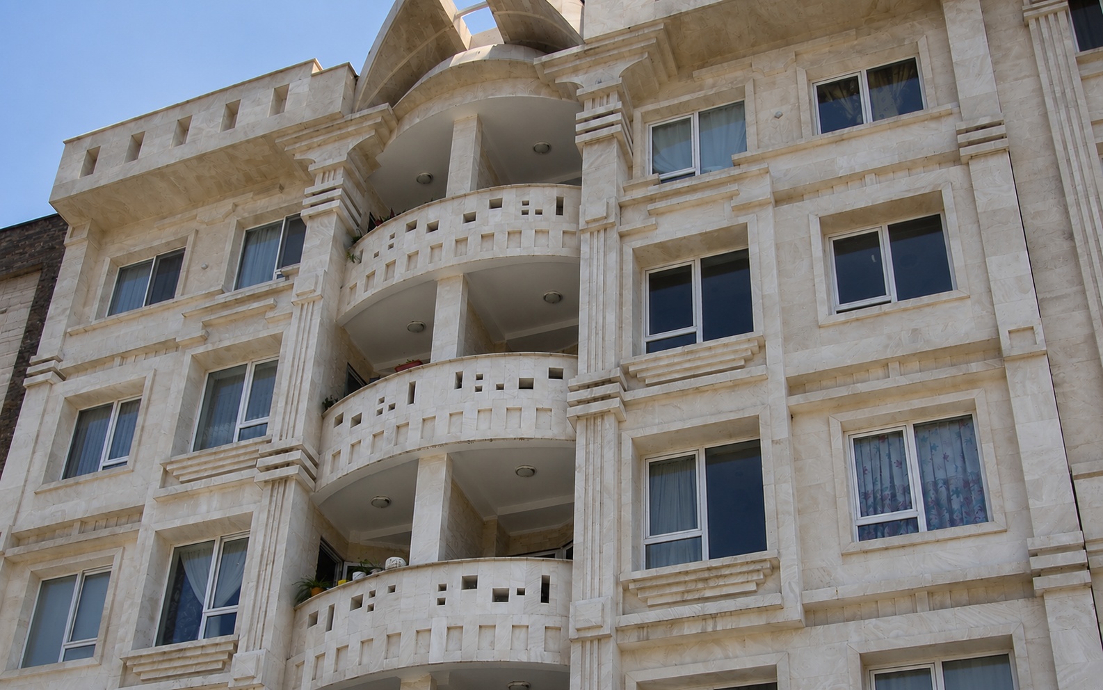 پنجره‌های دوجداره UPVC تولید و نصب‌شده در پروژه مسکونی مهرشهر کرج