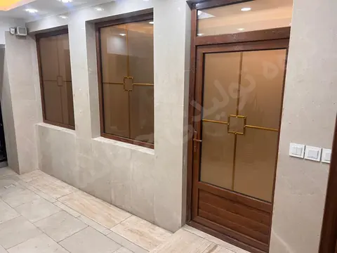 نصب در و پنجره طرح چوب در گوهردشت