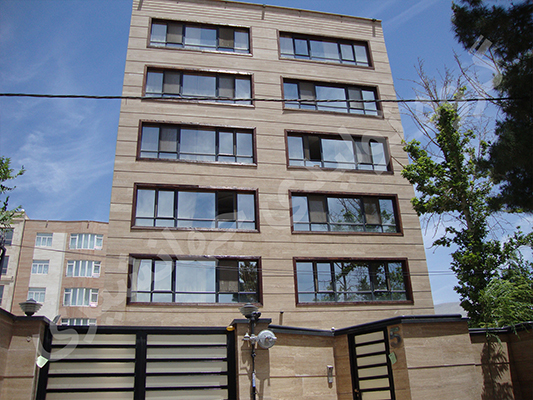 اجرای پنجره دوجداره در نمای ساختمان گوهردشت کرج