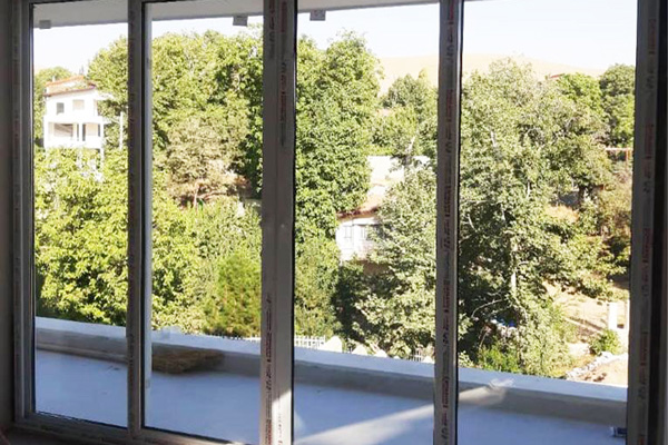 پنجره سه‌ضلعی UPVC در عظیمیه کرج