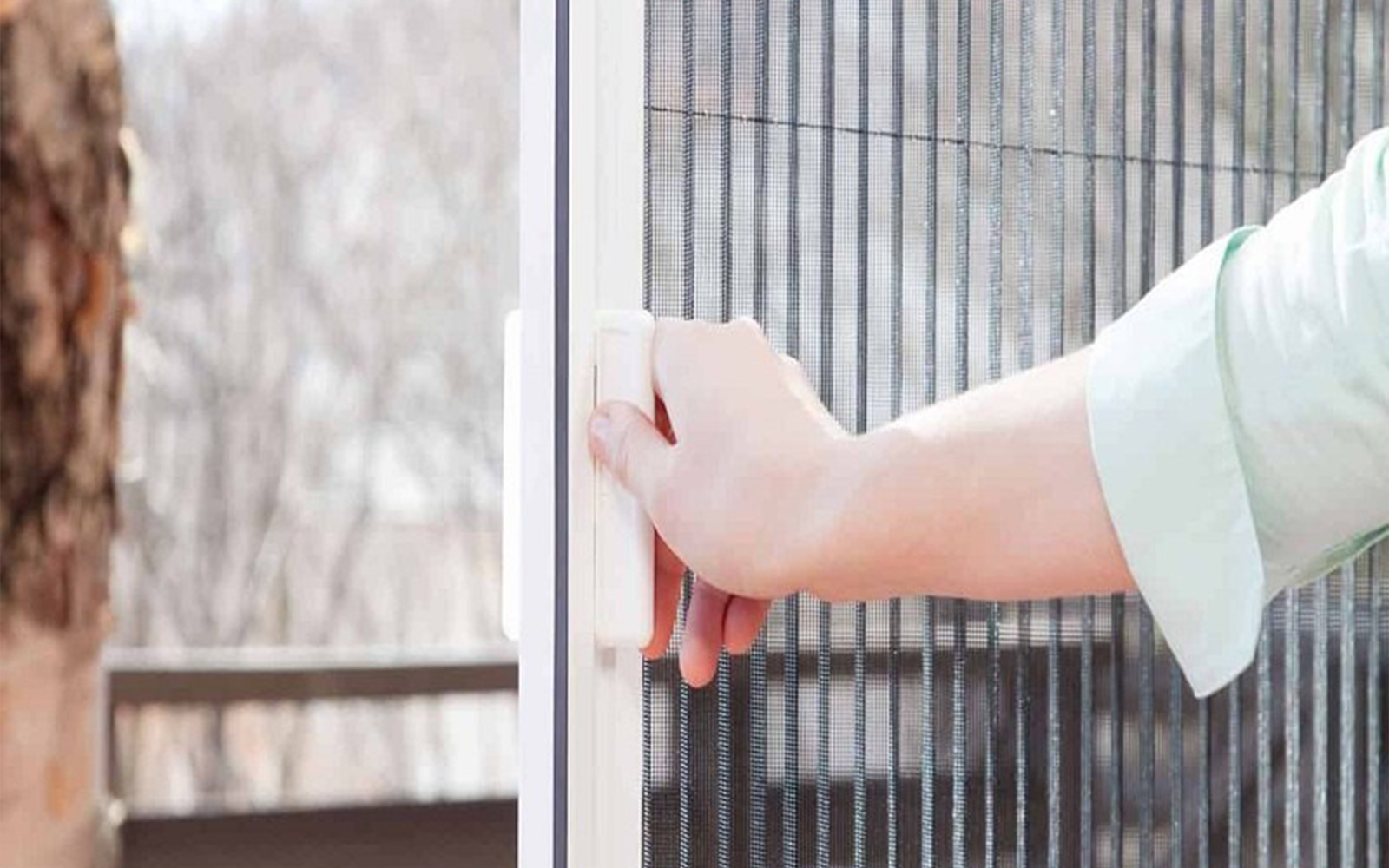 باز شدن توری پلیسه پنجره دوجداره UPVC